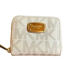 Micheal Kors Small zip around white Signature wallet